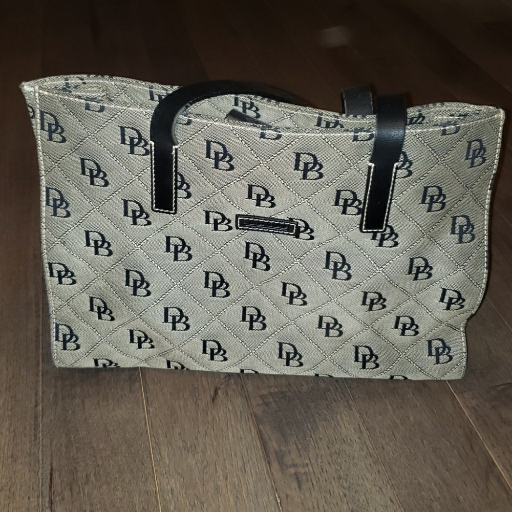 Dooney & Bourke bag